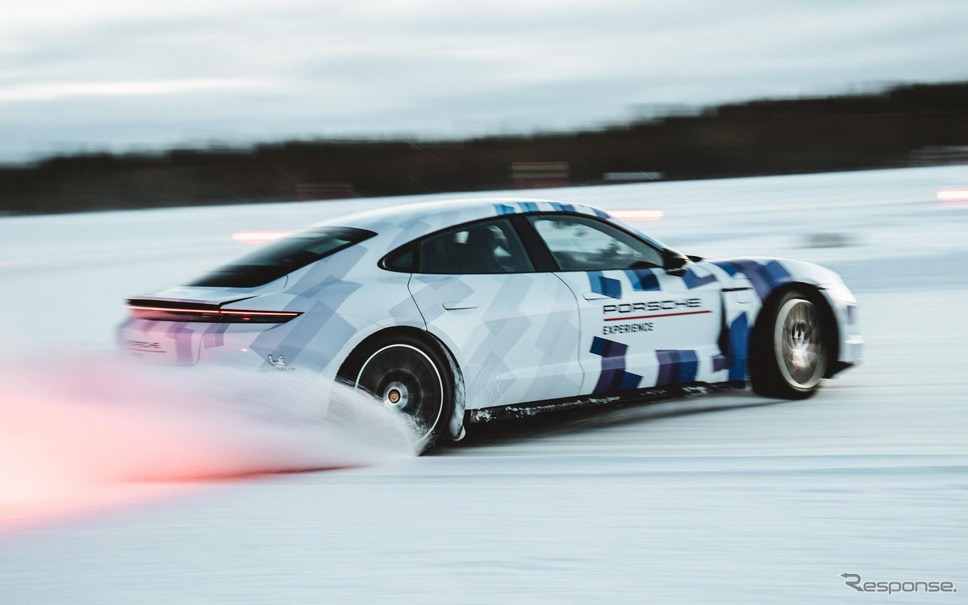 ポルシェ『タイカン』が氷上EV連続ドリフトでギネス世界新記録。17.503kmを走破《photo by Porsche》