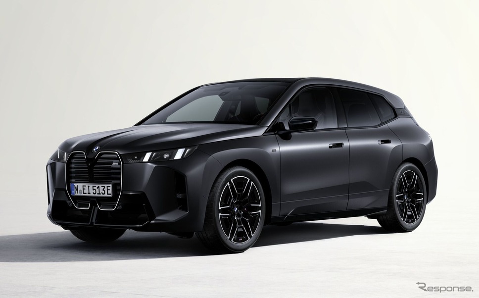 BMW『iX』改良新型の「M70 xDrive」《photo by BMW》