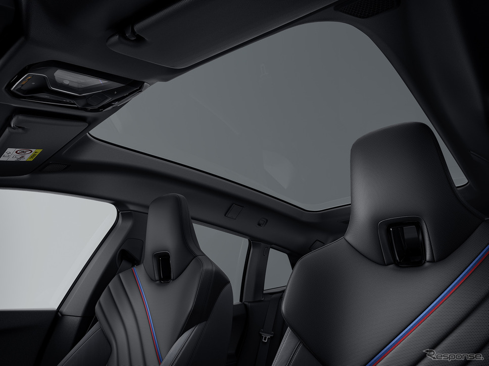 BMW『iX』改良新型の「M70 xDrive」《photo by BMW》