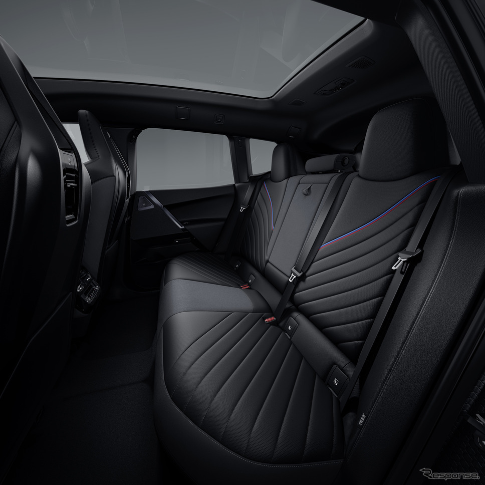 BMW『iX』改良新型の「M70 xDrive」《photo by BMW》