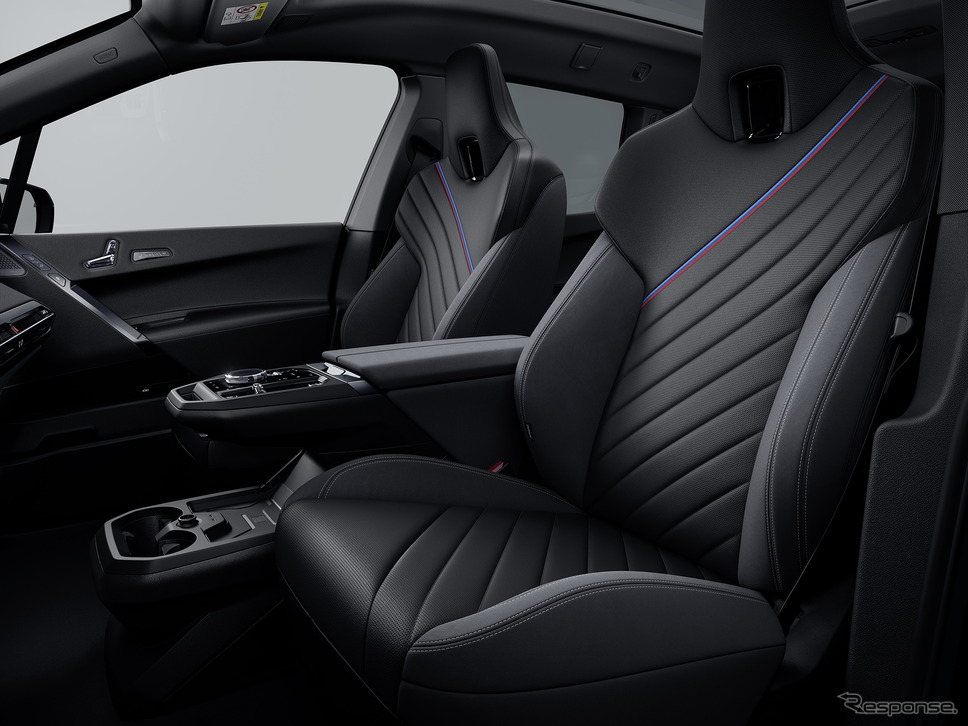 BMW『iX』改良新型の「M70 xDrive」《photo by BMW》