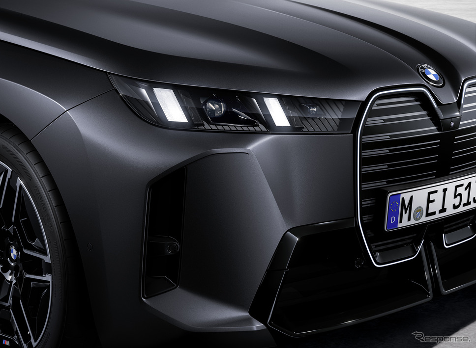 BMW『iX』改良新型の「M70 xDrive」《photo by BMW》