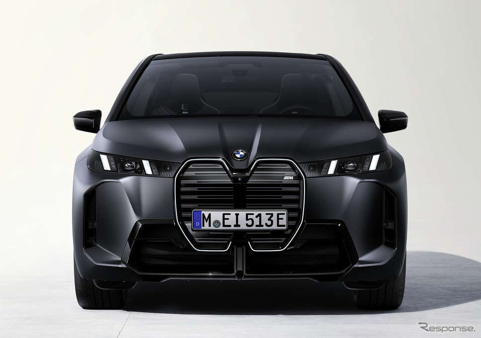 BMW『iX』改良新型の「M70 xDrive」《photo by BMW》