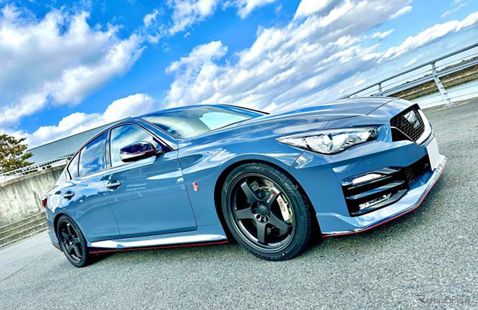 レーシングドライバー・松田次生選手の愛車『スカイラインNISMO』にADVAN Sport V107を装着展示《画像提供 BLITZ》
