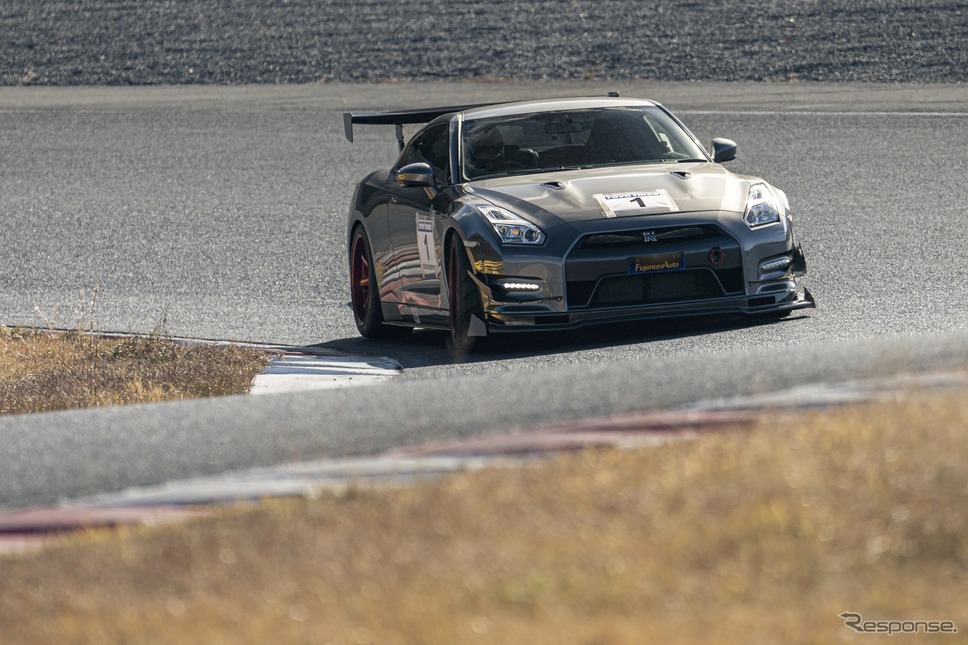 PROXES DRIVING PLEASURE《写真撮影 望月勇輝》