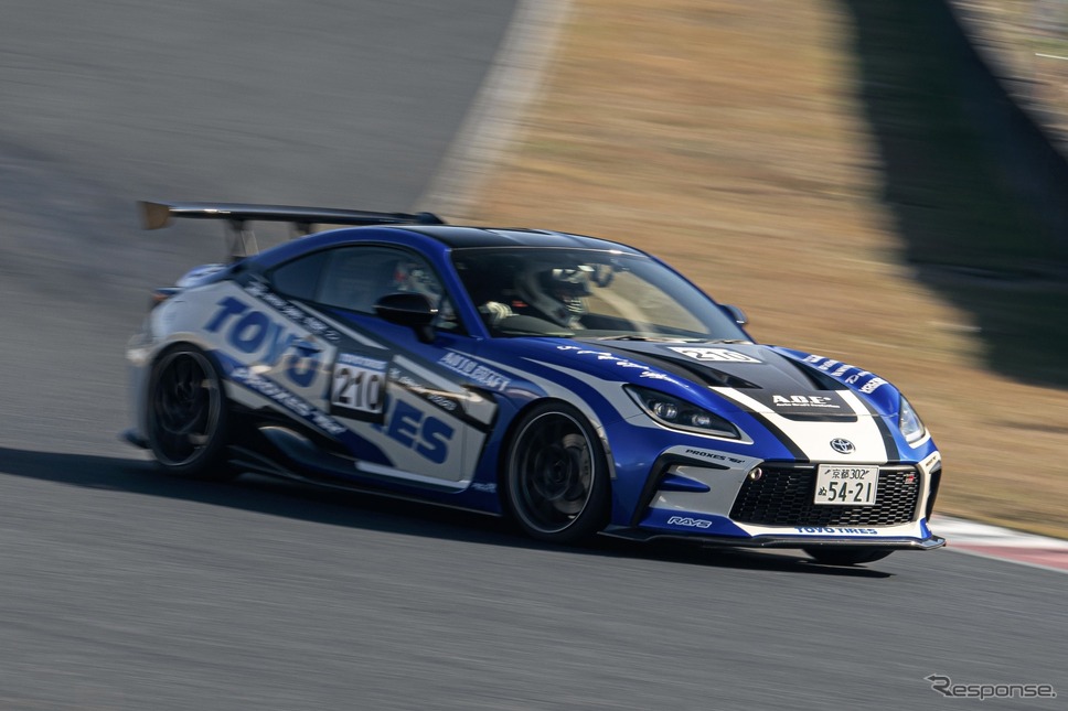 PROXES DRIVING PLEASURE《写真撮影 望月勇輝》