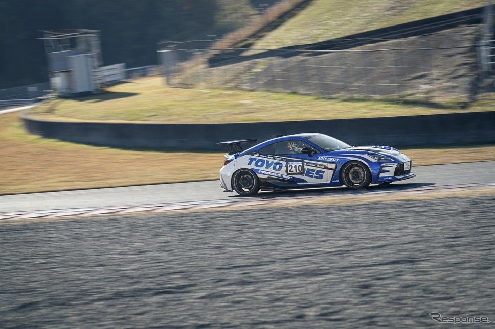 PROXES DRIVING PLEASURE《写真撮影 望月勇輝》