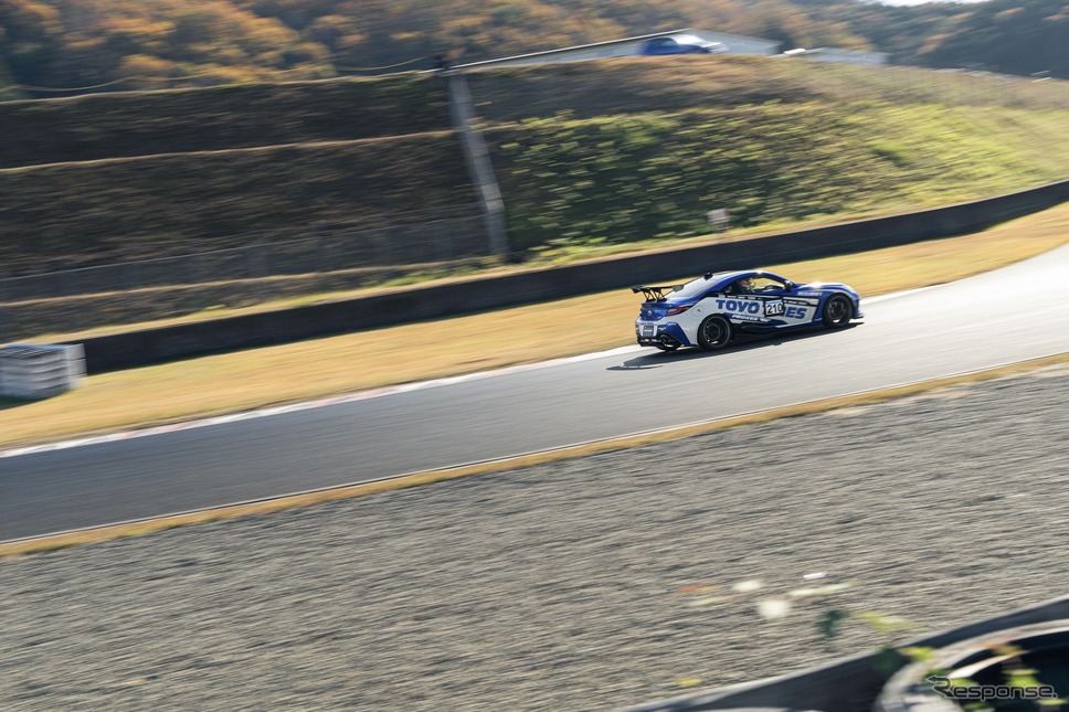 PROXES DRIVING PLEASURE《写真撮影 望月勇輝》