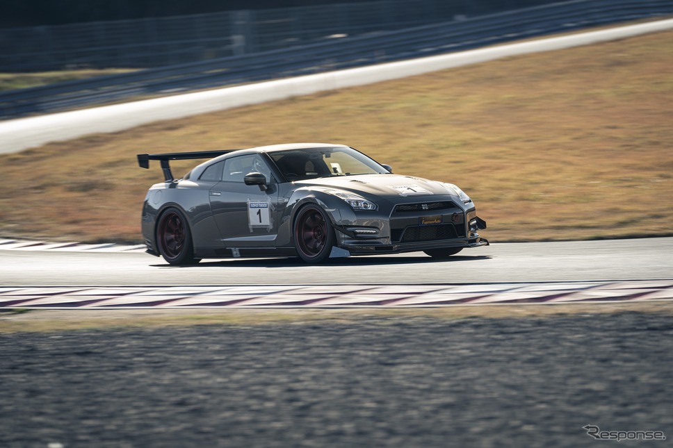 PROXES DRIVING PLEASURE《写真撮影 望月勇輝》