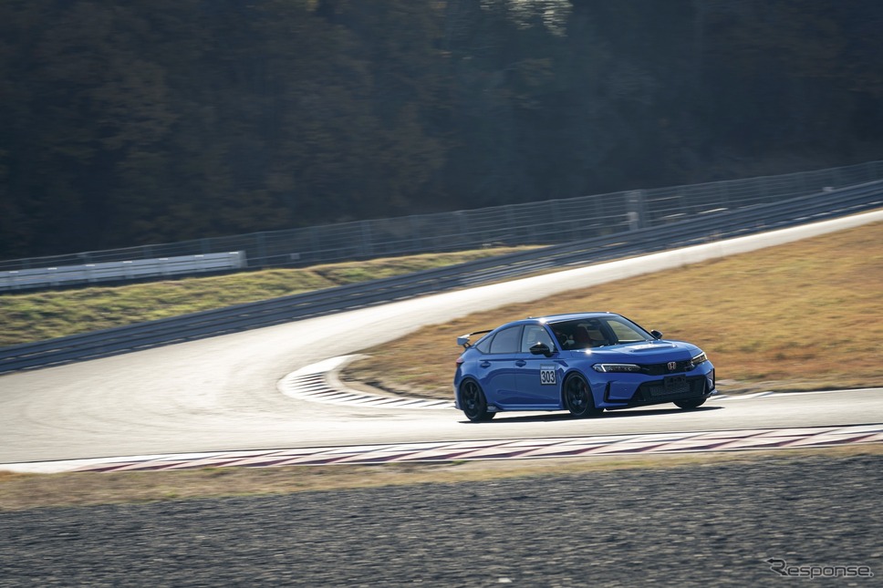PROXES DRIVING PLEASURE《写真撮影 望月勇輝》