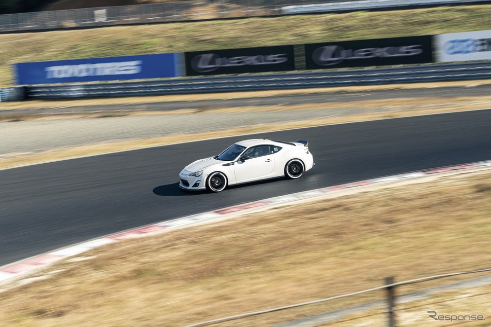 PROXES DRIVING PLEASURE《写真撮影 望月勇輝》