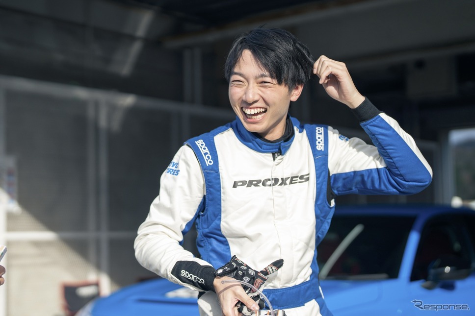 PROXES DRIVING PLEASURE《写真撮影 望月勇輝》