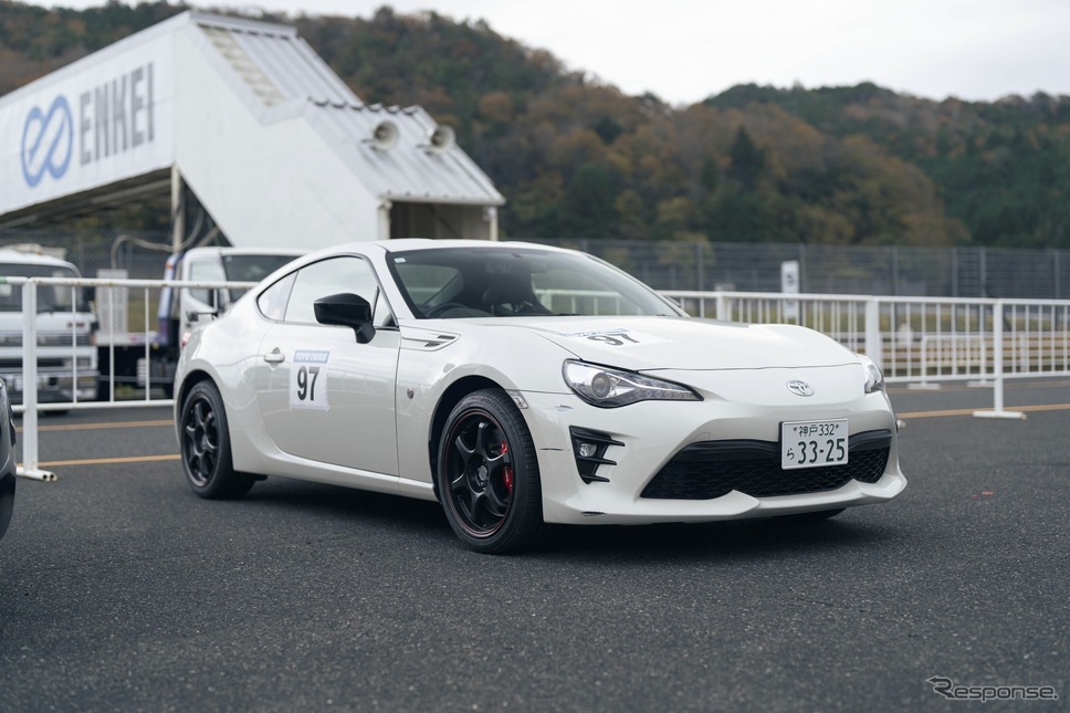 PROXES DRIVING PLEASURE《写真撮影 望月勇輝》