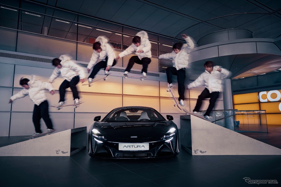 堀米雄斗選手がマクラーレン『アルトゥーラ』をスケートボードで飛び越える《photo by mclaren》