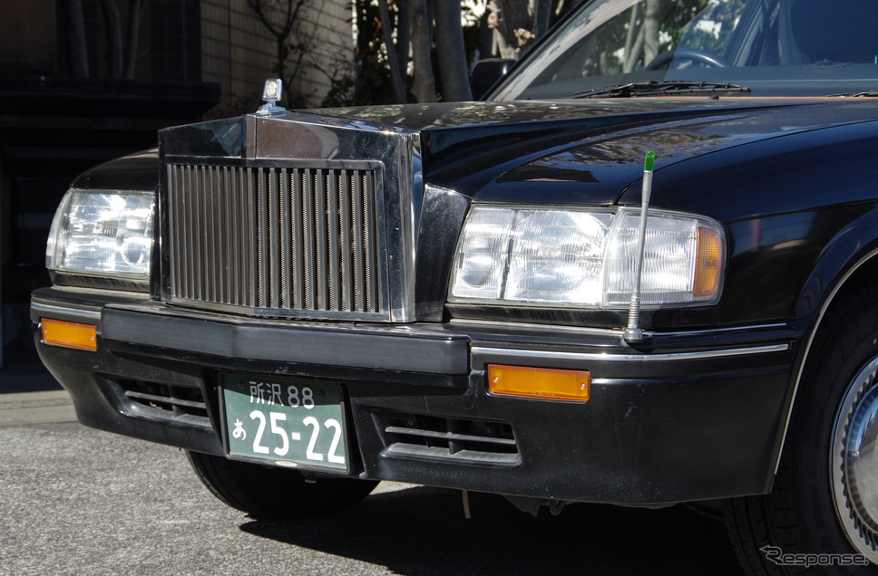 1995年式クラウンの霊柩車《写真撮影 宮崎壮人》