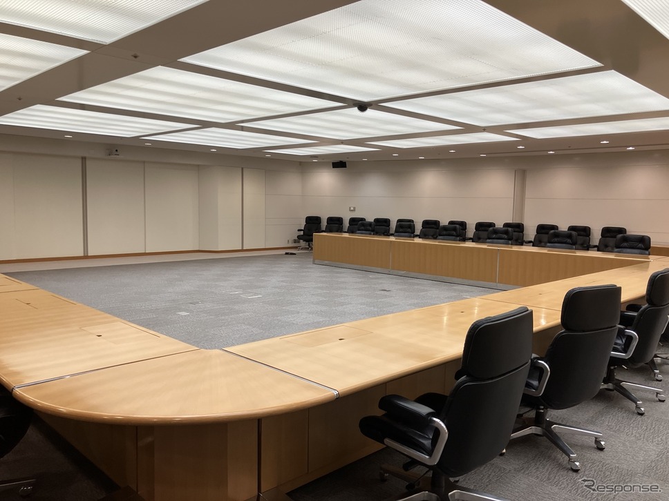 ホンダ青山ビル16階:会議室《写真撮影 高木啓》