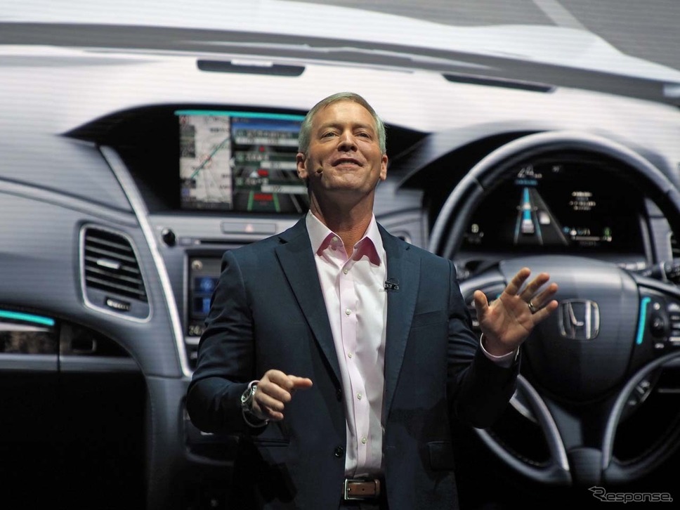ホンダ ゼロシリーズのE&Eアーキテクチャーについて説明するHonda Development & Manufacturing of AmericaのStephen Frey氏《写真撮影 会田肇》