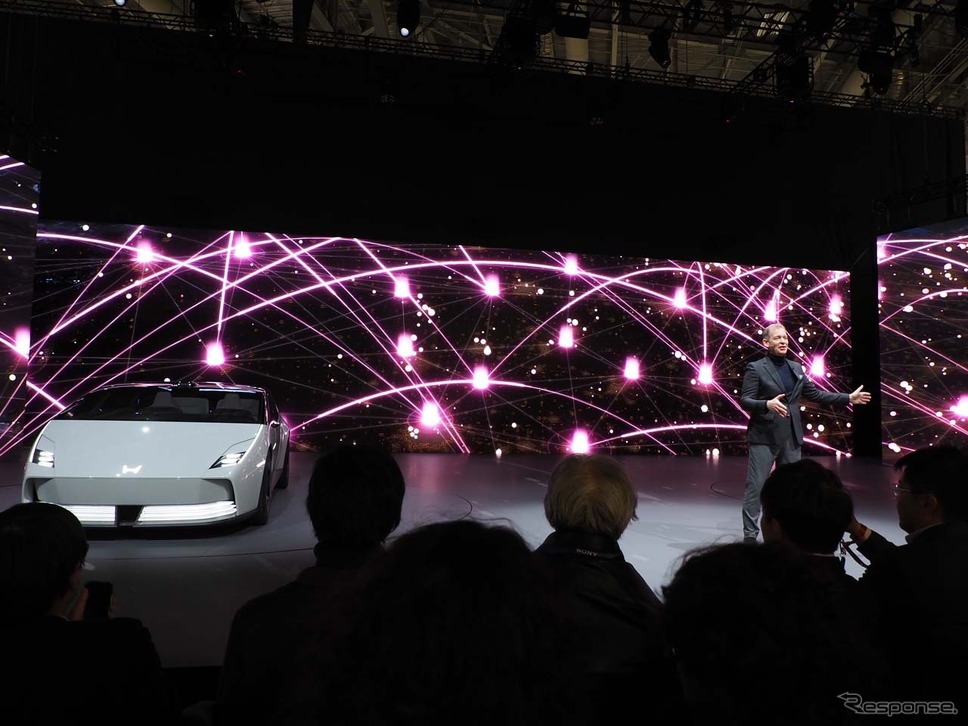 充電インフラについて説明するAmerican Honda MotorのJay Joseph氏《写真撮影 会田肇》