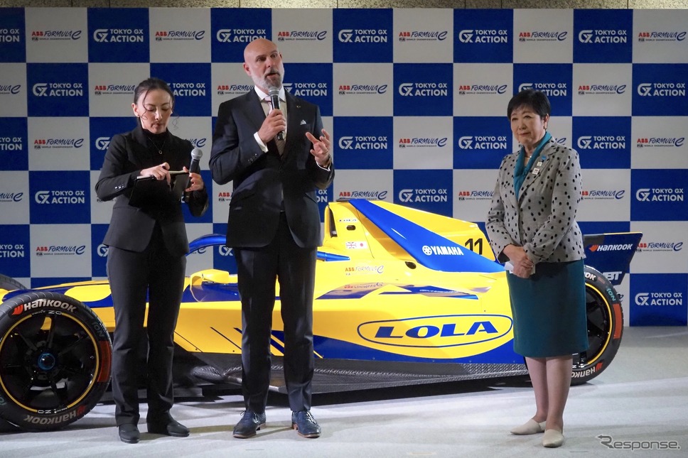 ドッズCEO(中)と小池知事《写真撮影 高木啓》
