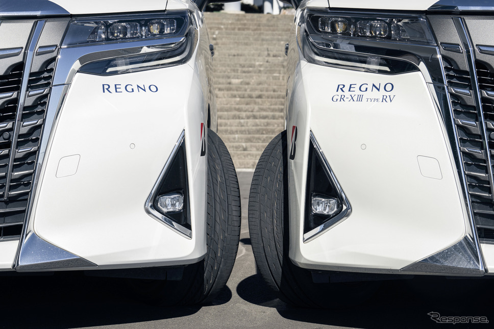 REGNO GR-XIII(左)/REGNO GR-XIII TYPE RV(右)《写真撮影 望月勇輝》