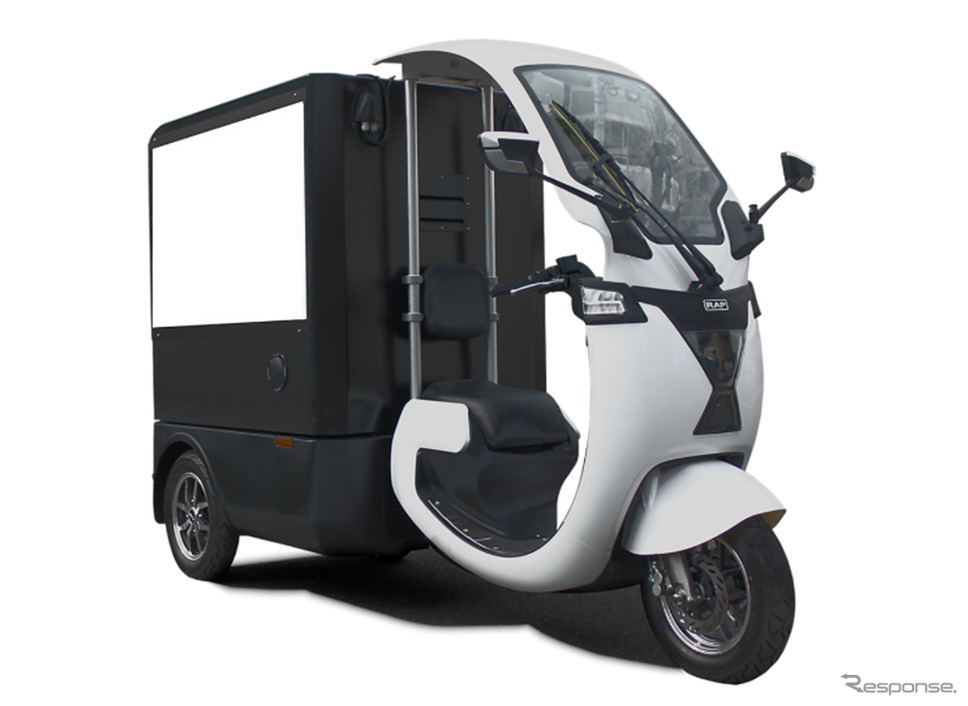 ディスプレイ搭載EVスクーター「ScootVision」《写真提供 ミナトホールディングス》