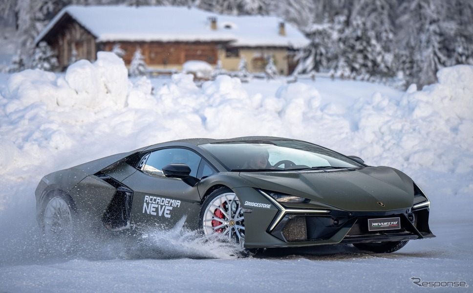 ランボルギーニの雪上ドライビングアカデミー「アカデミア・ネーヴェ」の10周年記念イベント《photo by Lamborghini》