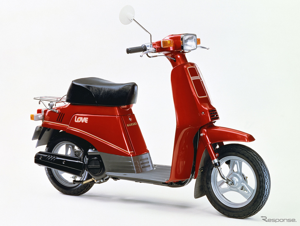 スズキの50ccスクーター「ラブ」(1982年)《写真提供 スズキ》