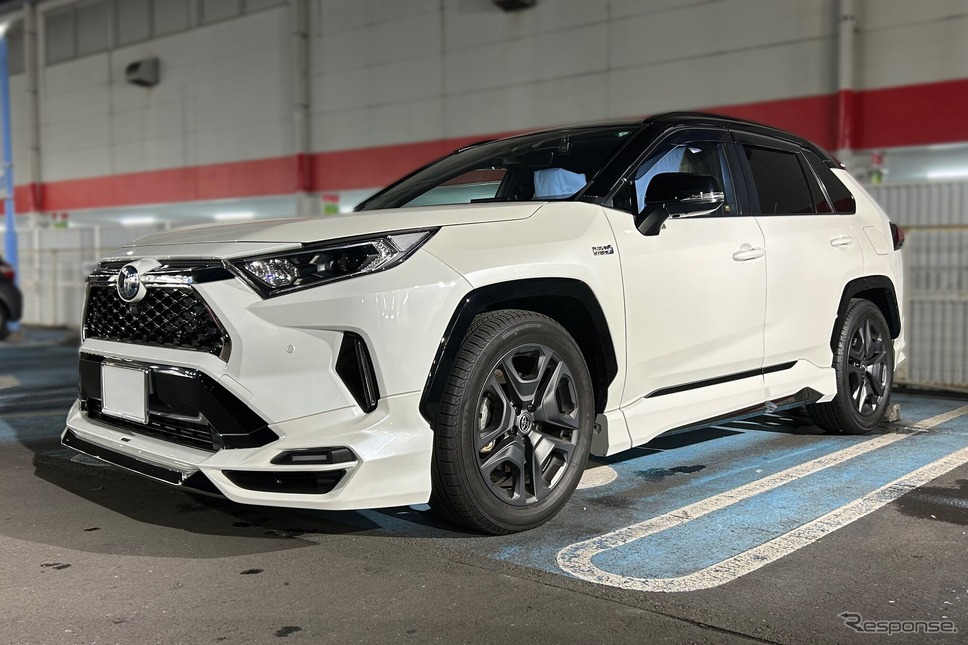 テイン フルスペック車高調 フレックスZ トヨタ・RAV4 PHV装着例(ダウン量:フロント 45mmダウン / リア 40mmダウン)《画像提供 テイン》