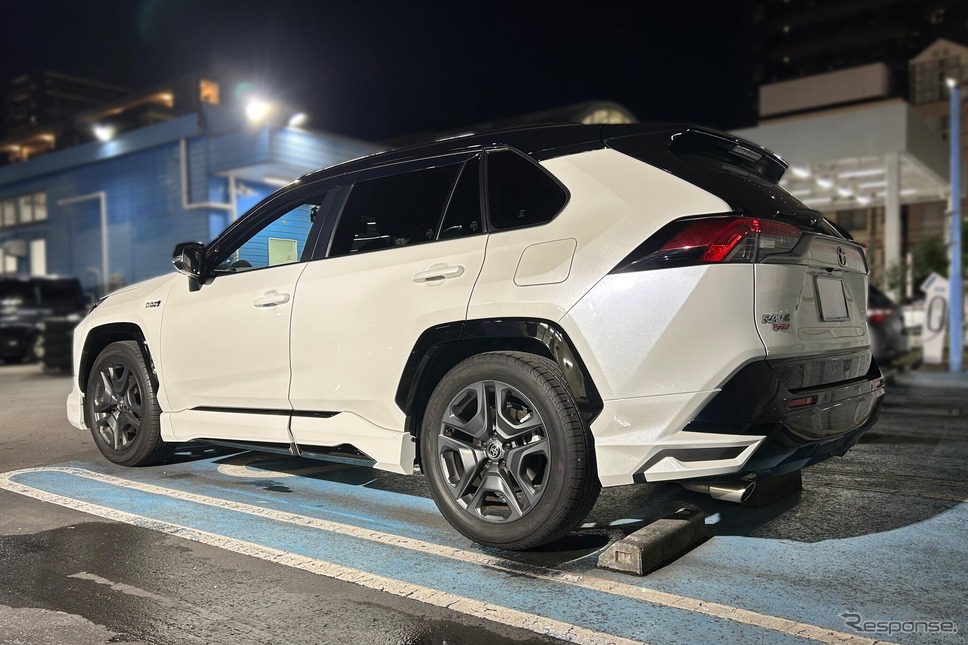 テイン フルスペック車高調 フレックスZ トヨタ・RAV4 PHV装着例(ダウン量:フロント 45mmダウン / リア 40mmダウン)《画像提供 テイン》