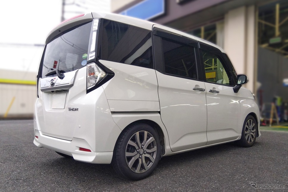 テイン フルスペック車高調 フレックスZ ダイハツ・トールカスタム装着例(ダウン量:フロント 30mmダウン / リア 35mmダウン)《画像提供 テイン》