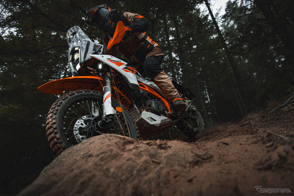 KTM 390 アドベンチャー R(2025年モデル)《写真提供 KTM》