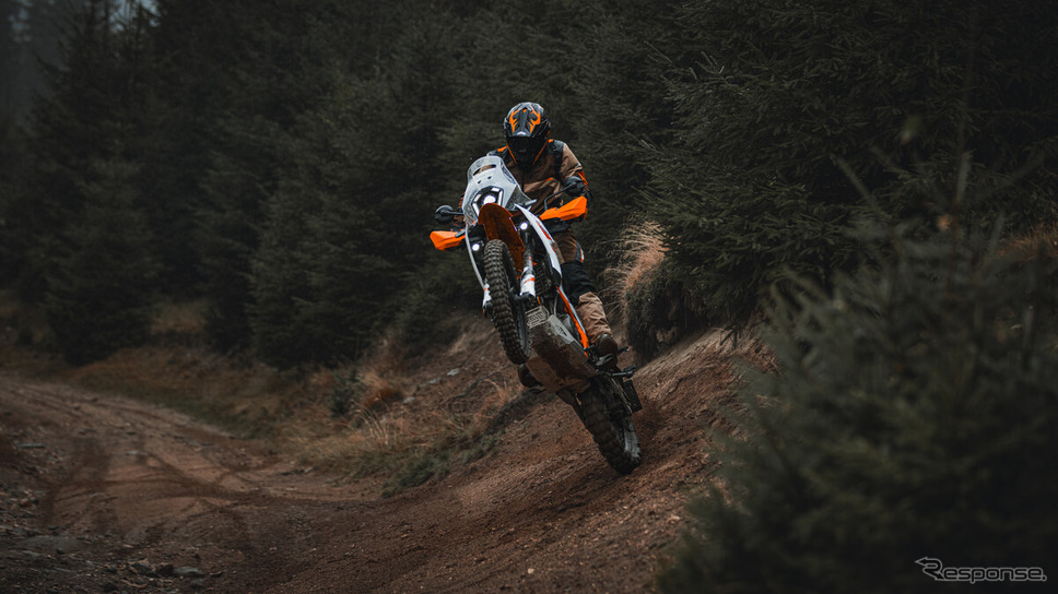 KTM 390 アドベンチャー R(2025年モデル)《写真提供 KTM》