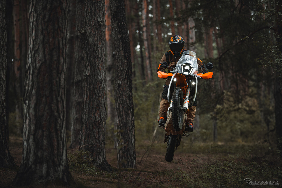 KTM 390 アドベンチャー R(2025年モデル)《写真提供 KTM》