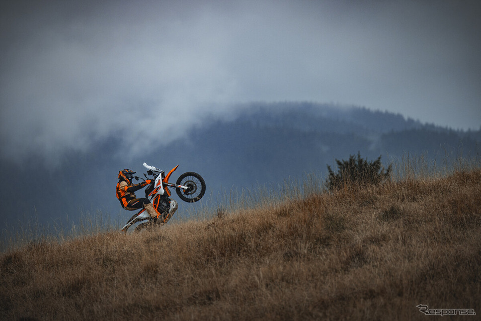 KTM 390 アドベンチャー R(2025年モデル)《写真提供 KTM》