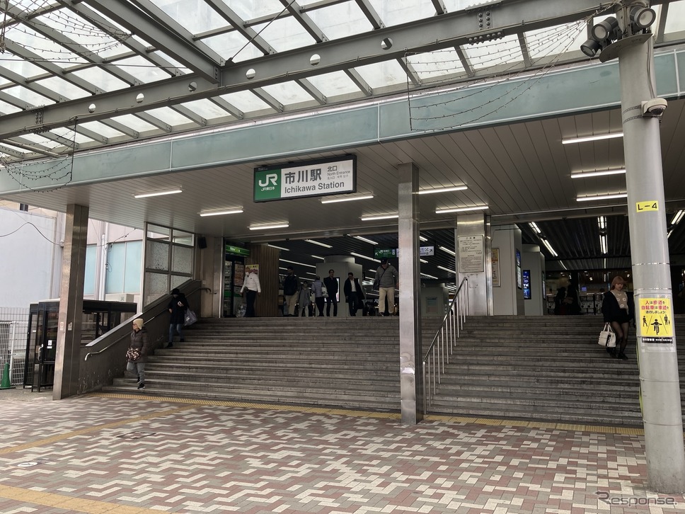 市川駅《写真撮影 高木啓》