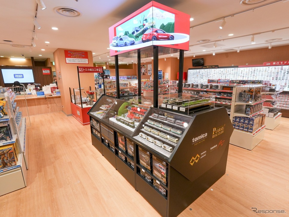 トミカ・プラレールショップ東京店 (c) TOMY《写真提供 タカラトミー》