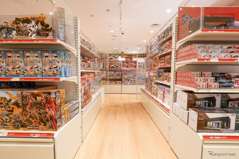 トミカ・プラレールショップ東京店 (c) TOMY《写真提供 タカラトミー》