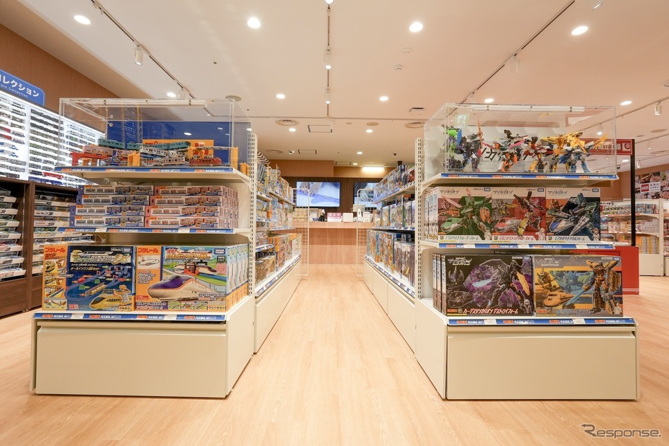 トミカ・プラレールショップ東京店 (c) TOMY《写真提供 タカラトミー》