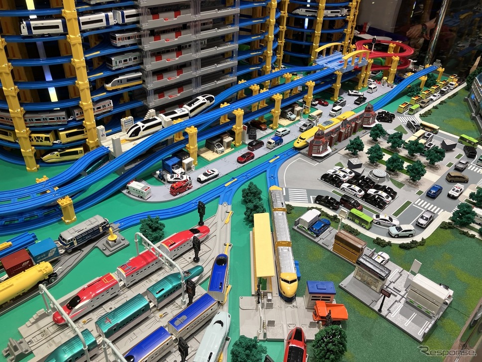 プラレール大型ジオラマ (c) TOMY《写真撮影 高木啓》