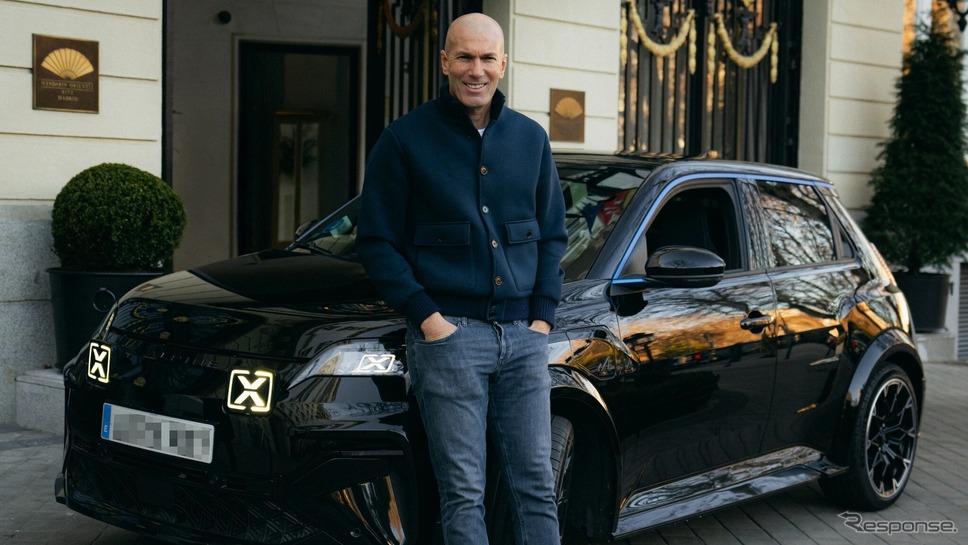 アルピーヌ初のEV『A290』に元プロサッカー選手のジネディーヌ・ジダン氏が試乗《photo by Alpine》