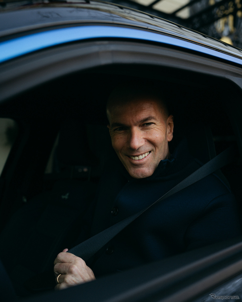 アルピーヌ初のEV『A290』に元プロサッカー選手のジネディーヌ・ジダン氏が試乗《photo by Alpine》