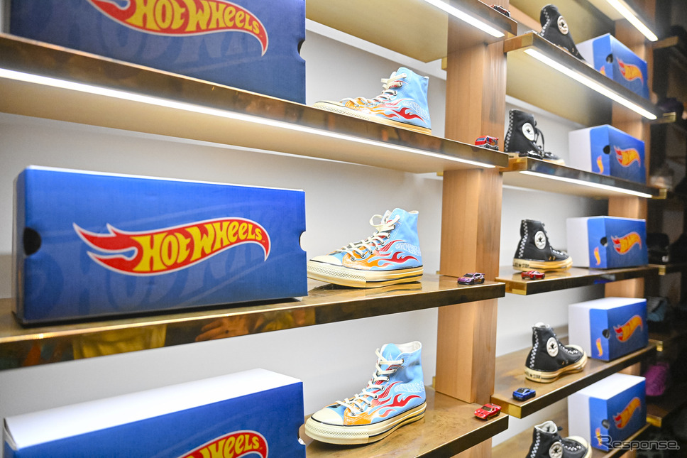 ホットウィール × コンバース オールスター エイジド《写真撮影 土屋勇人》