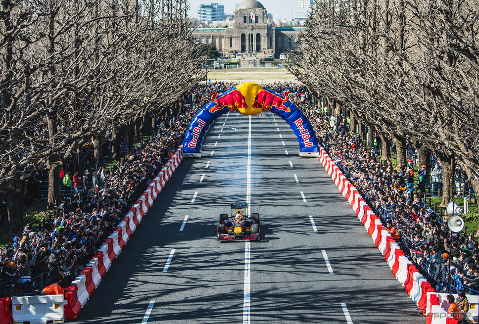 2019年に明治神宮外苑で開催したRed Bull Showrun《写真提供 ホンダ》