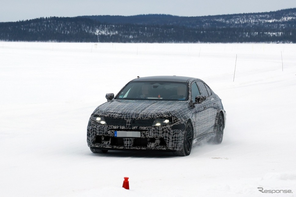 BMW M5セダン 改良新型のプロトタイプ《APOLLO NEWS SERVICE》
