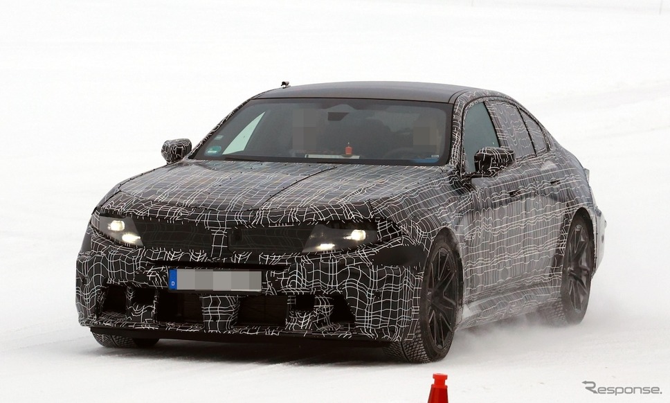 BMW M5セダン 改良新型のプロトタイプ《APOLLO NEWS SERVICE》