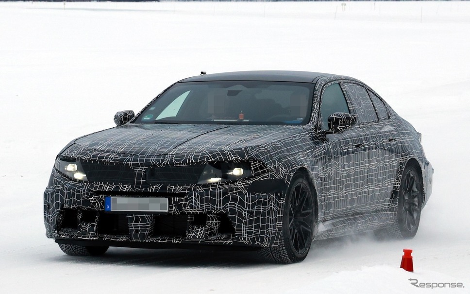 BMW M5セダン 改良新型のプロトタイプ《APOLLO NEWS SERVICE》
