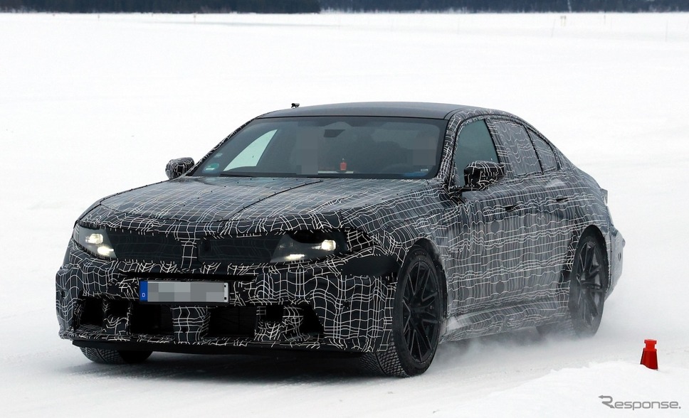 BMW M5セダン 改良新型のプロトタイプ《APOLLO NEWS SERVICE》