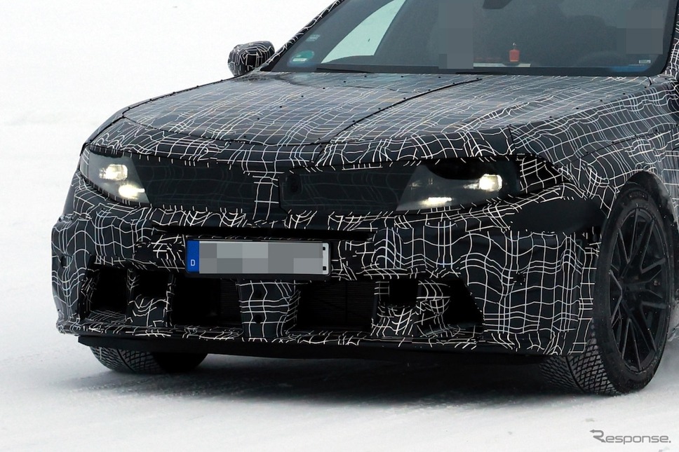 BMW M5セダン 改良新型のプロトタイプ《APOLLO NEWS SERVICE》