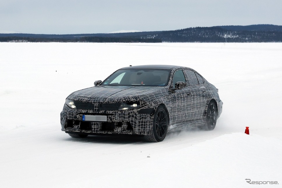 BMW M5セダン 改良新型のプロトタイプ《APOLLO NEWS SERVICE》