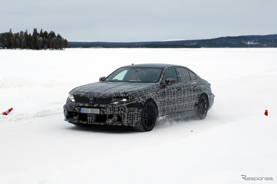 BMW M5セダン 改良新型のプロトタイプ《APOLLO NEWS SERVICE》